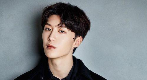 娱乐吃瓜演员范丞丞简介,娱乐圈的“吃瓜”新星，揭秘他的成长之路